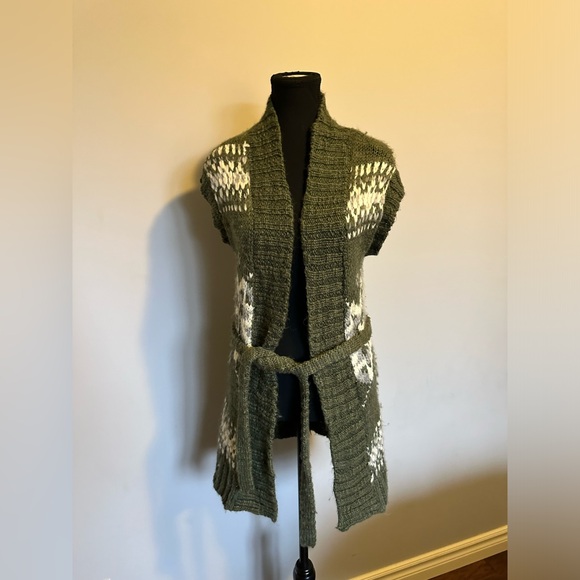 Sleeveless Green and White Knit Cardigan with Belt - Picture 4 of 4